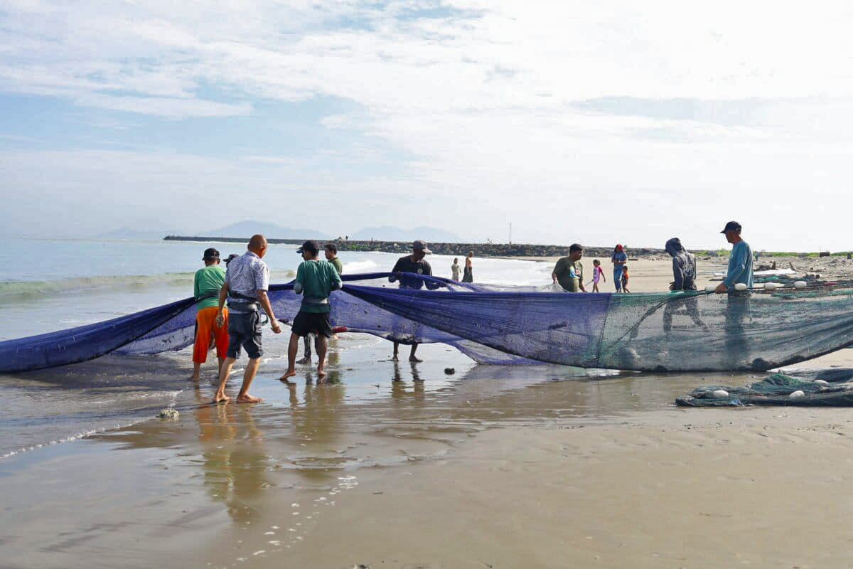 Contaminación plástica amenaza pesca indígena en aceh