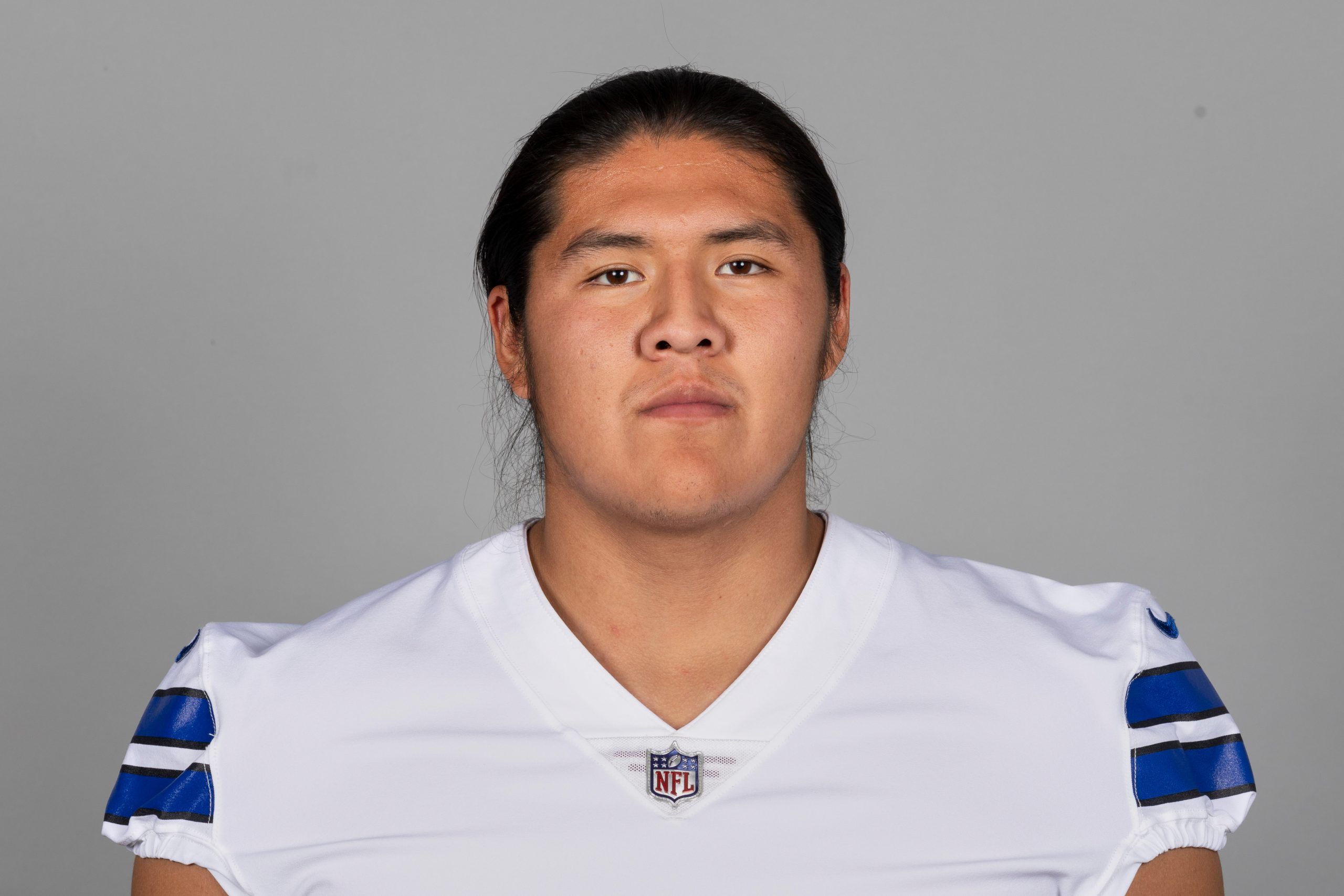 Navajo Shiyazh Pete destaca en la NFL como ejemplo indígena