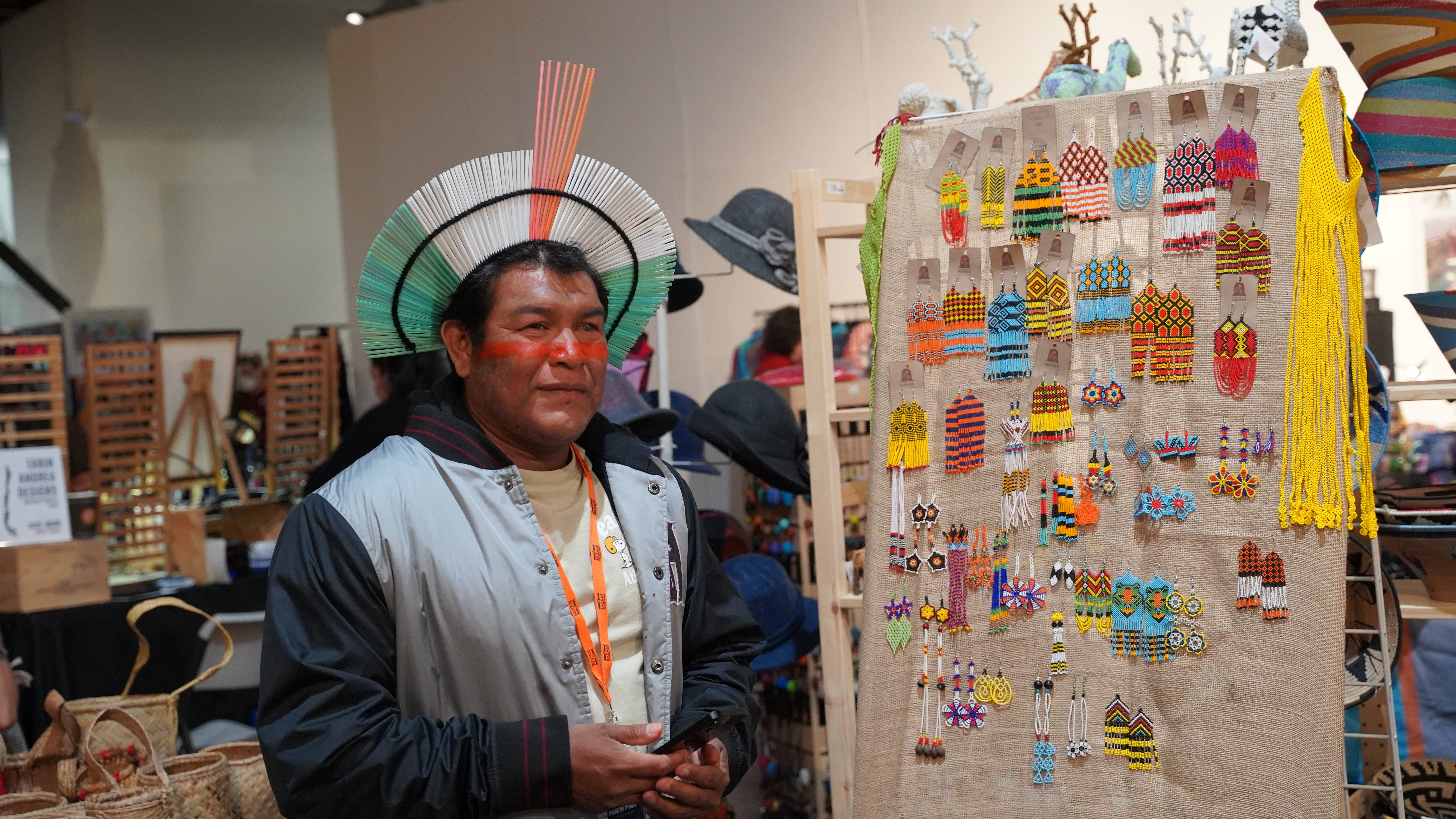 Un artista kayapó preserva la memoria y resistencia indígena