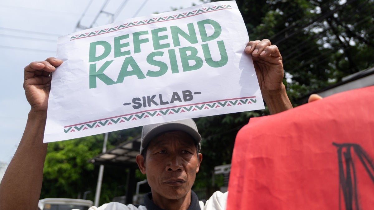 Arrestan a 11 indígenas que protestaban contra minería en Filipinas