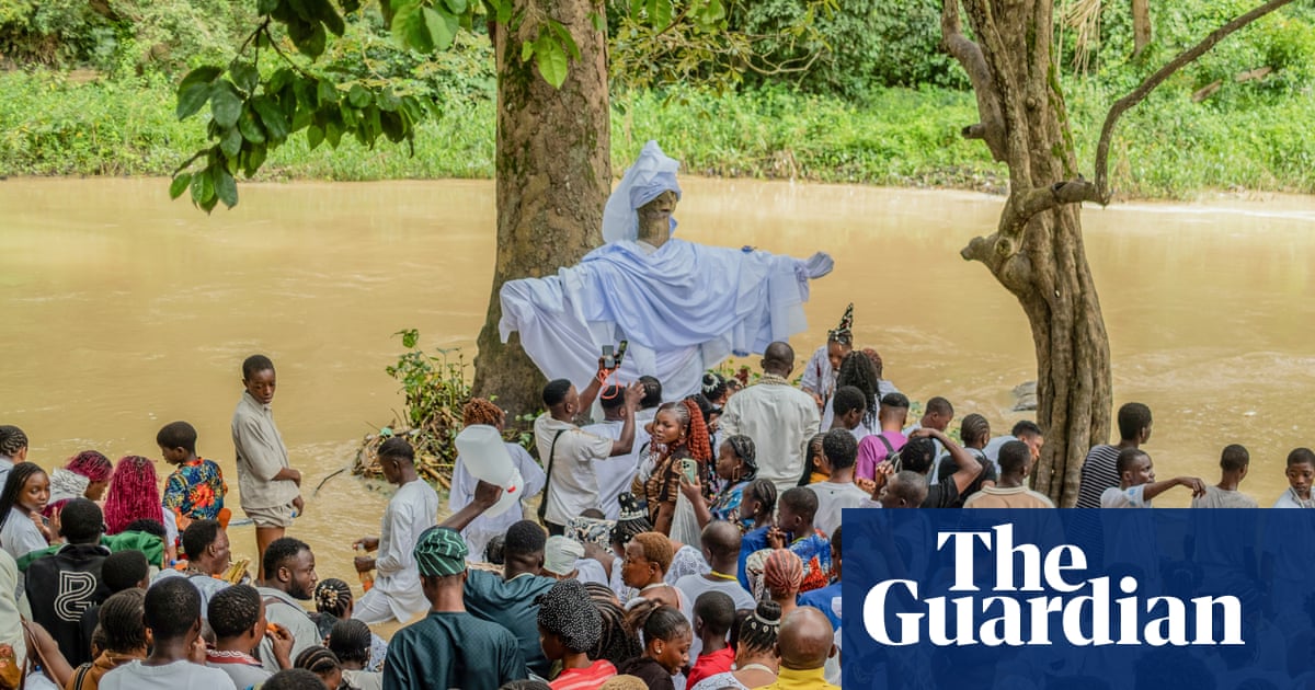 Minería contamina río sagrado en festival yoruba